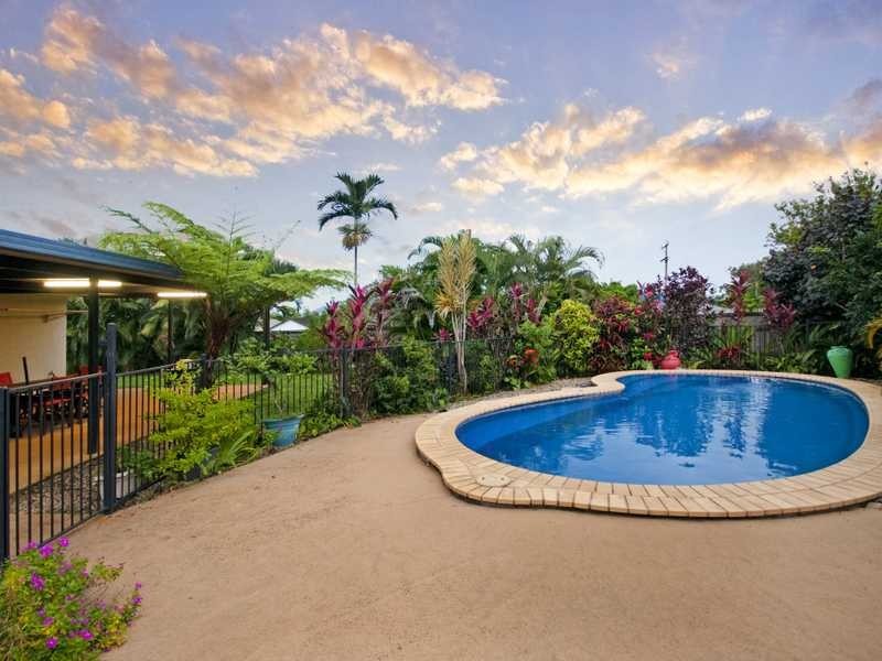 4 Nell Close, Kanimbla QLD 4870