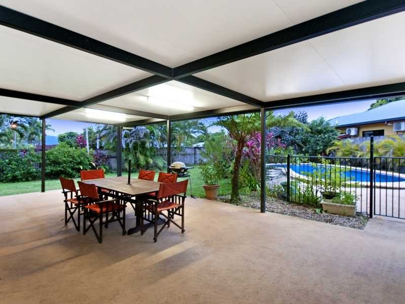 4 Nell Close, Kanimbla QLD 4870