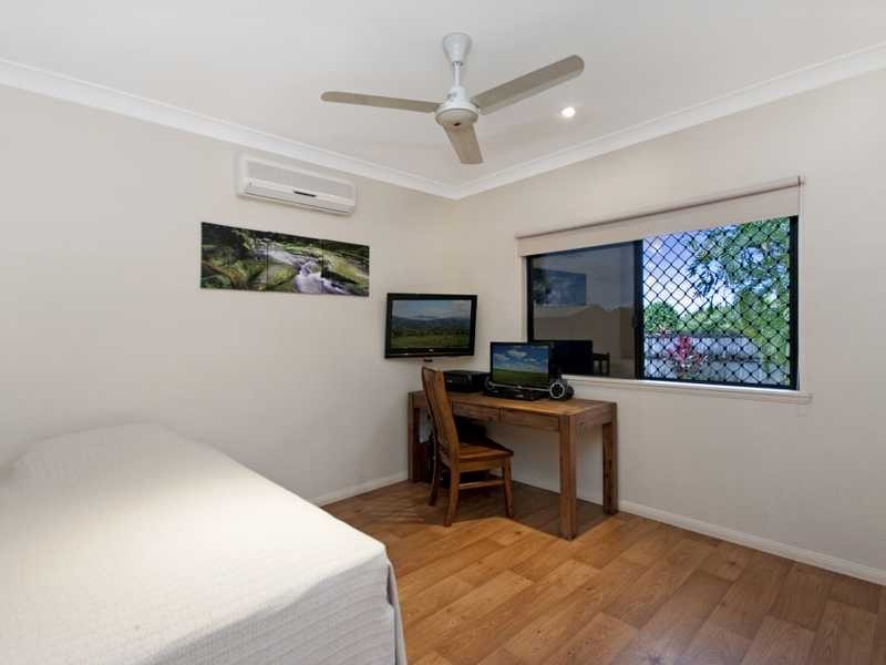 4 Nell Close, Kanimbla QLD 4870