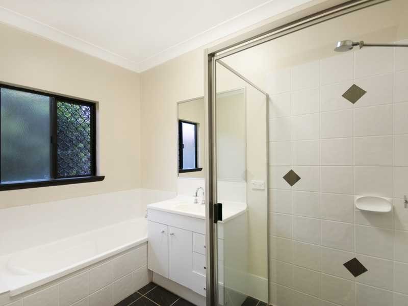 4 Nell Close, Kanimbla QLD 4870