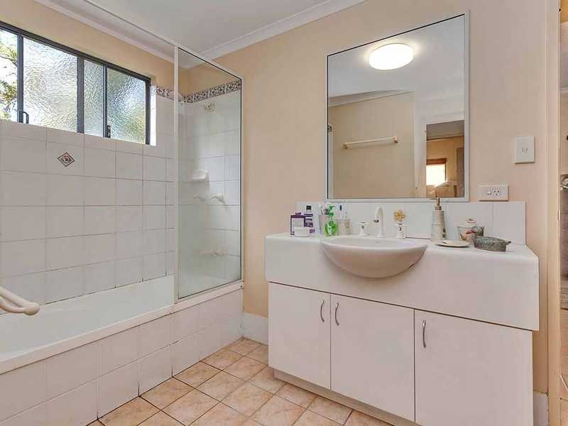 Unit/4/12-24 Toogood Road, Woree QLD 4868