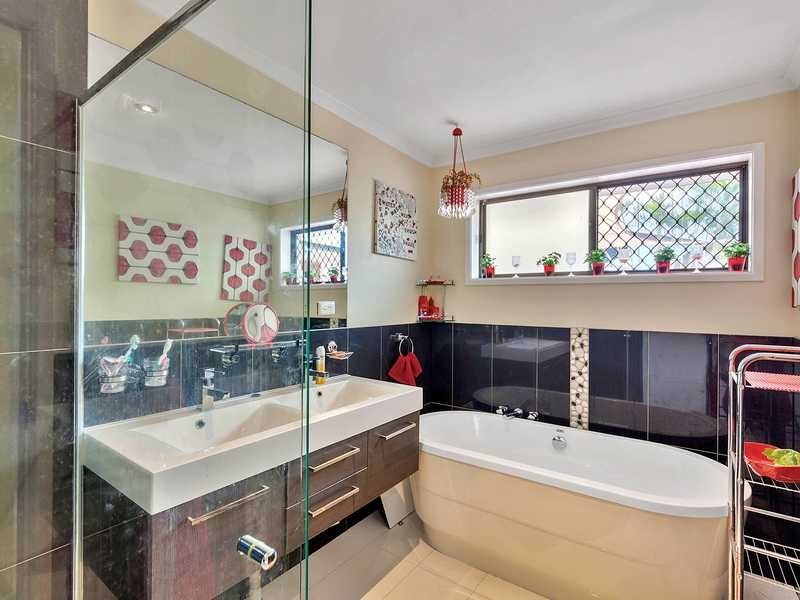 16 Dame Patti Drive, Sunrise Beach QLD 4567