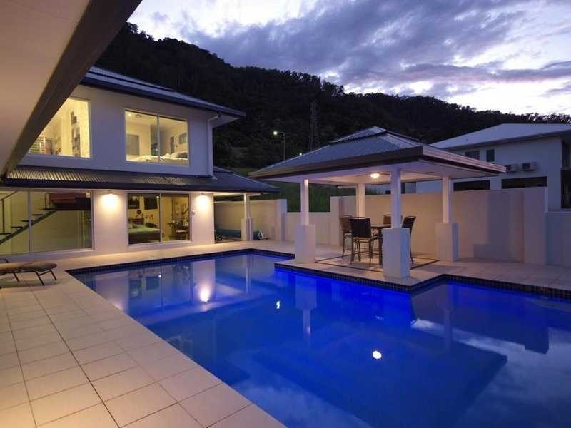 12 Trumpeter Street, Kanimbla QLD 4870