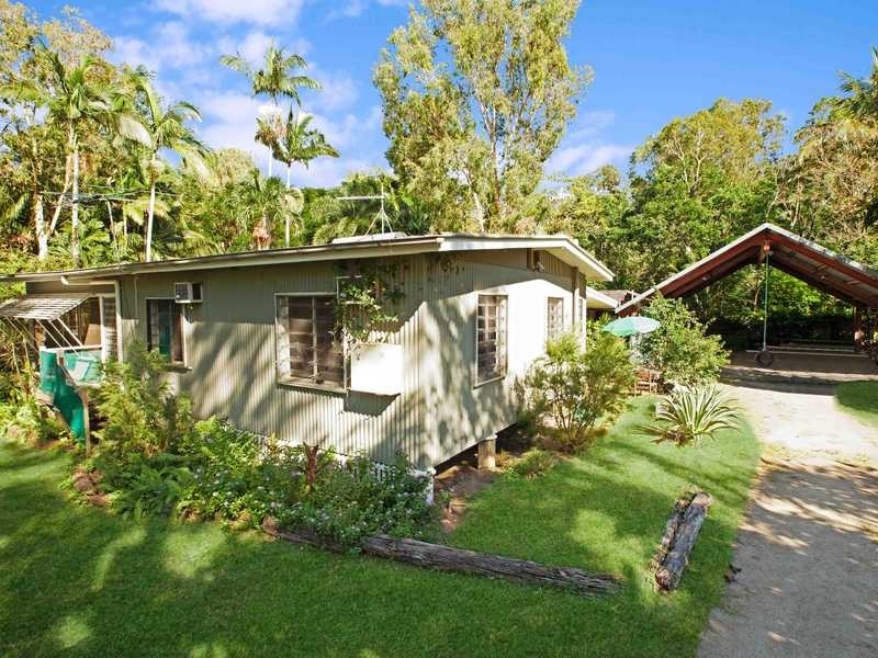 108 Machans Beach Road, Machans Beach QLD 4878