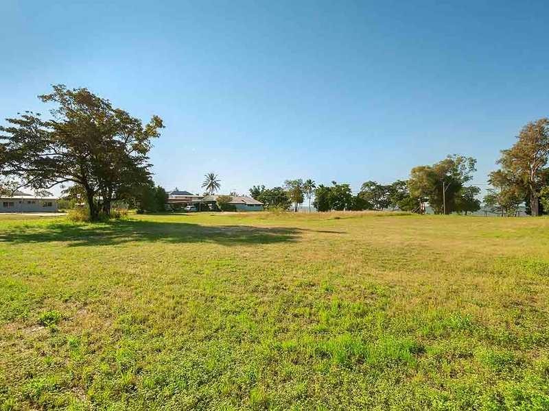 6 Bowen Street, Cardwell QLD 4849