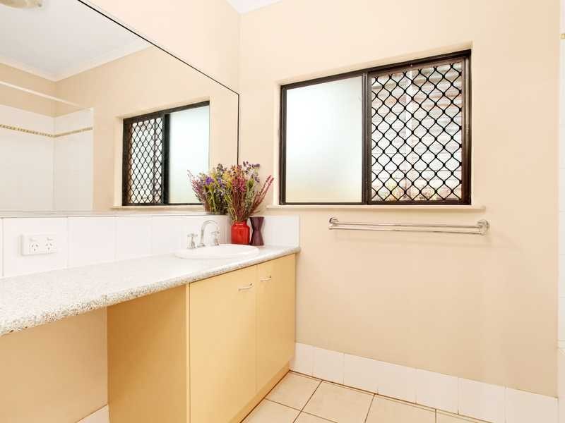 3 Chesterfield Close, Brinsmead QLD 4870