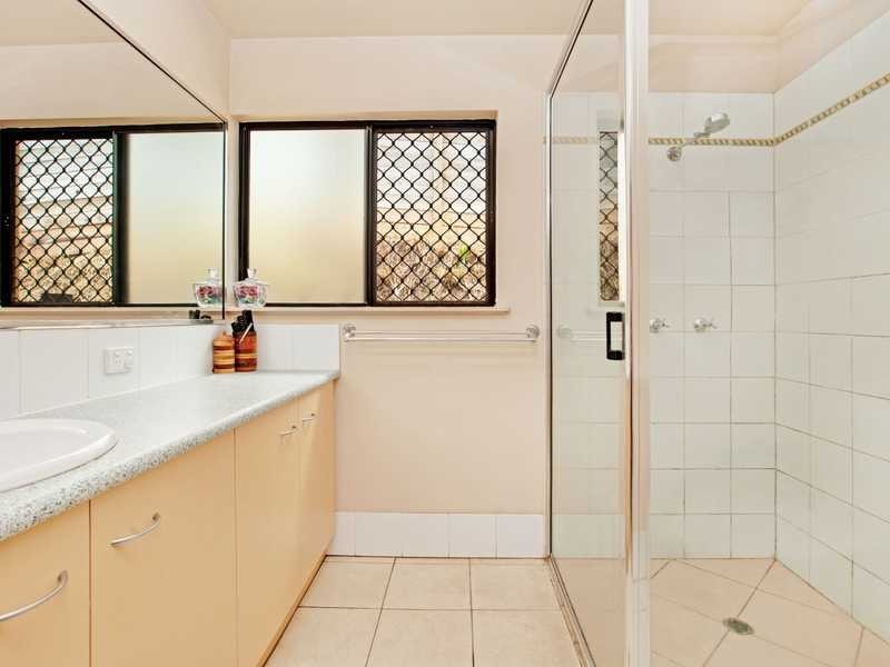 3 Chesterfield Close, Brinsmead QLD 4870