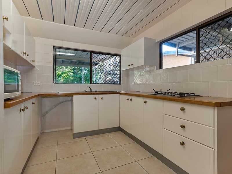 27 Hillview Crescent, Whitfield QLD 4870