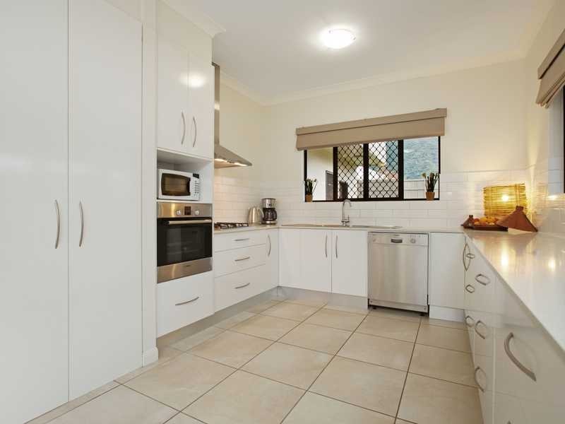 16 Botany Avenue, Redlynch QLD 4870