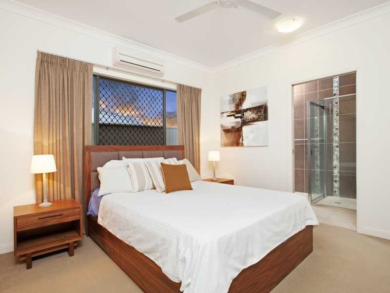 16 Botany Avenue, Redlynch QLD 4870