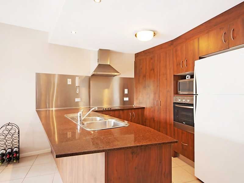 3/351 Lake Street, Cairns North QLD 4870