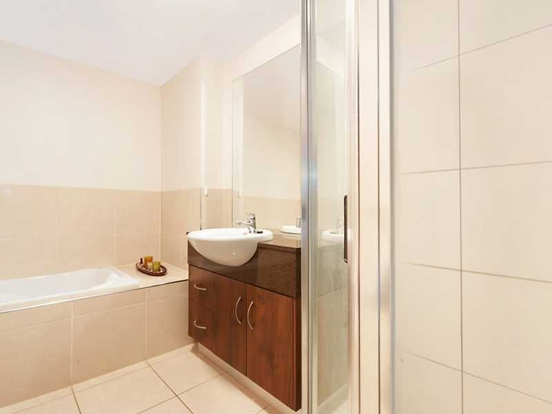 3/351 Lake Street, Cairns North QLD 4870