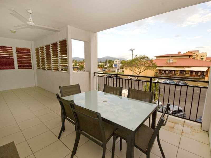 8/18 Smith Street, Cairns North QLD 4870