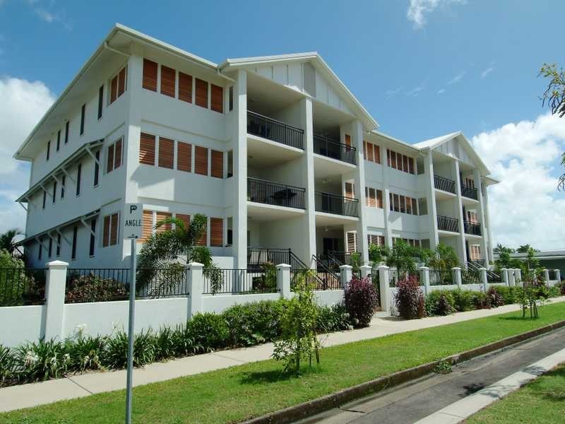 8/18 Smith Street, Cairns North QLD 4870