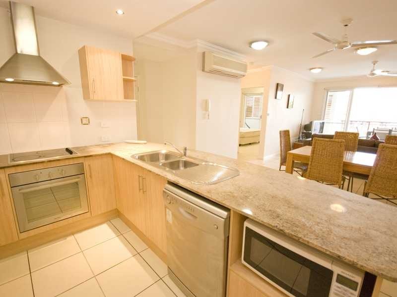8/18 Smith Street, Cairns North QLD 4870