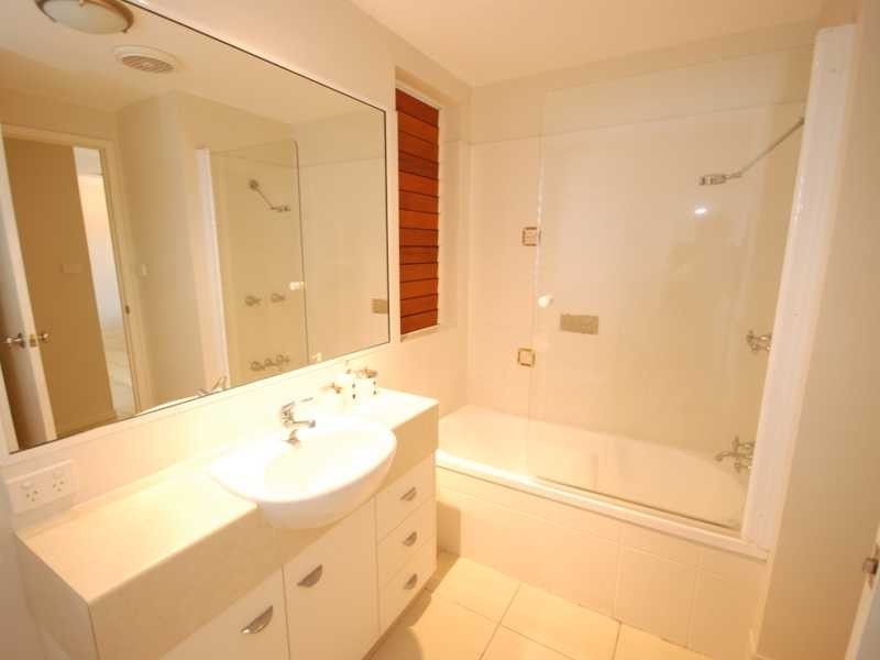 8/18 Smith Street, Cairns North QLD 4870