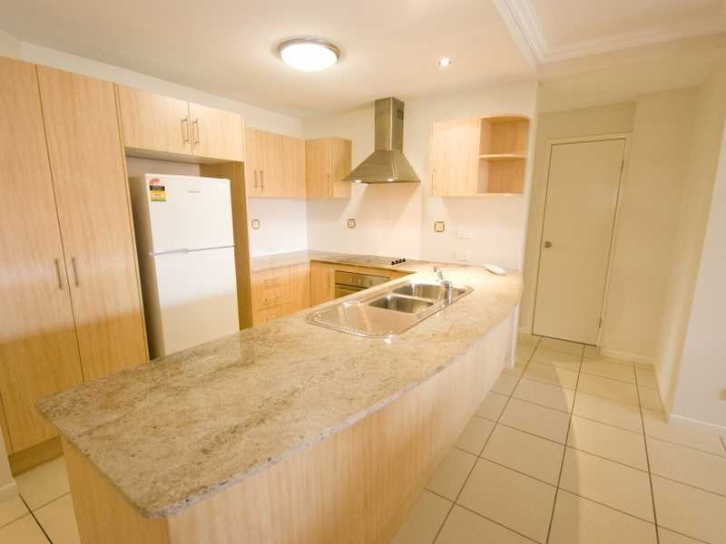 8/18 Smith Street, Cairns North QLD 4870