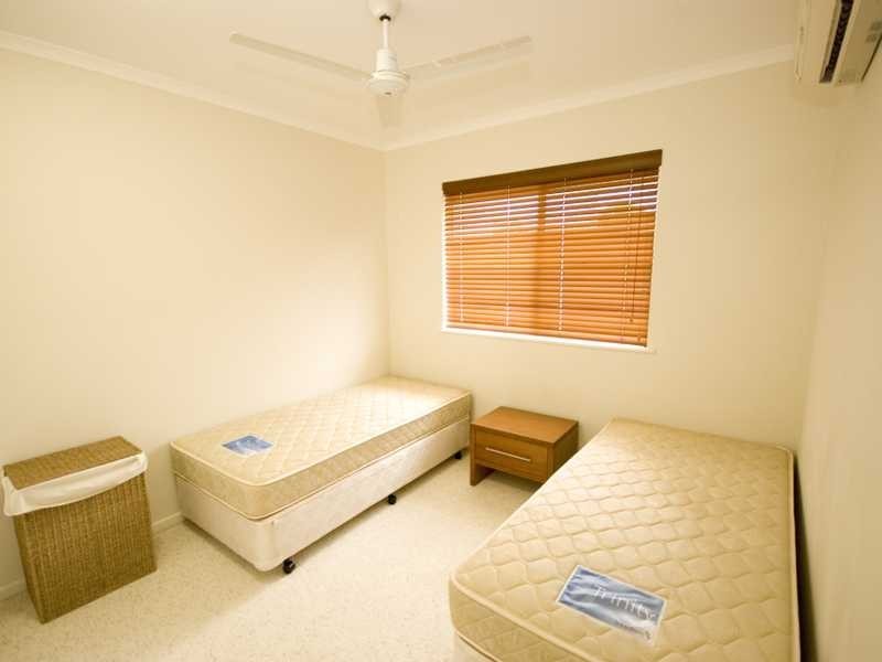 8/18 Smith Street, Cairns North QLD 4870