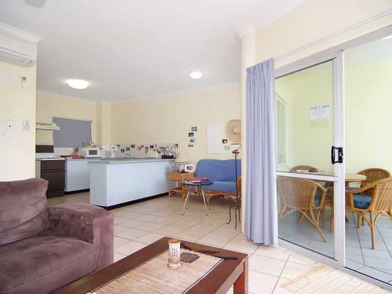 202/219 Mcleod Street, Cairns North QLD 4870