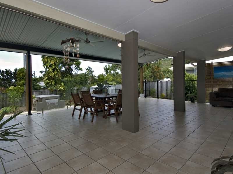 8 Vista Street, Bayview Heights QLD 4868