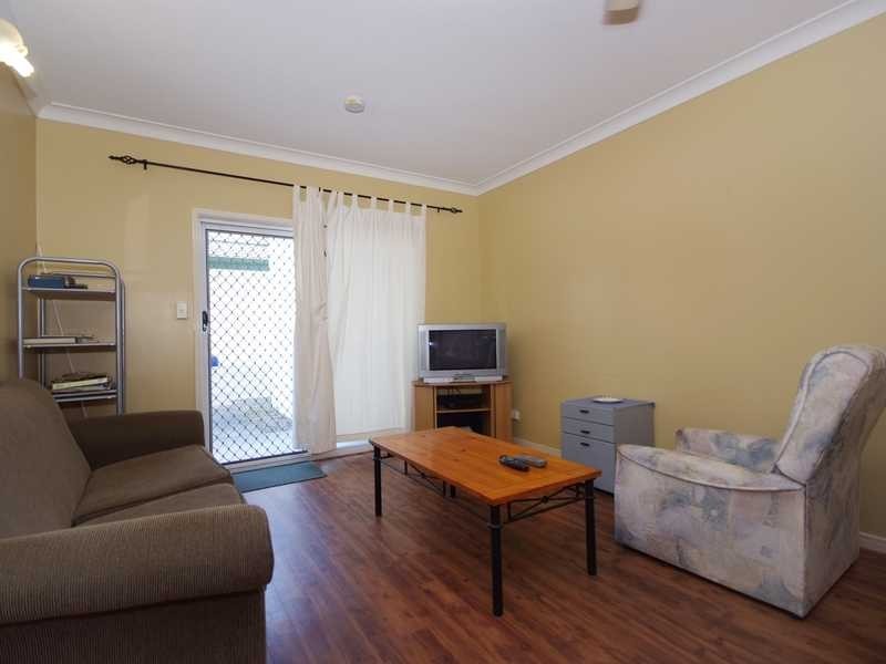 6/342 Mccoombe Street, Mooroobool QLD 4870