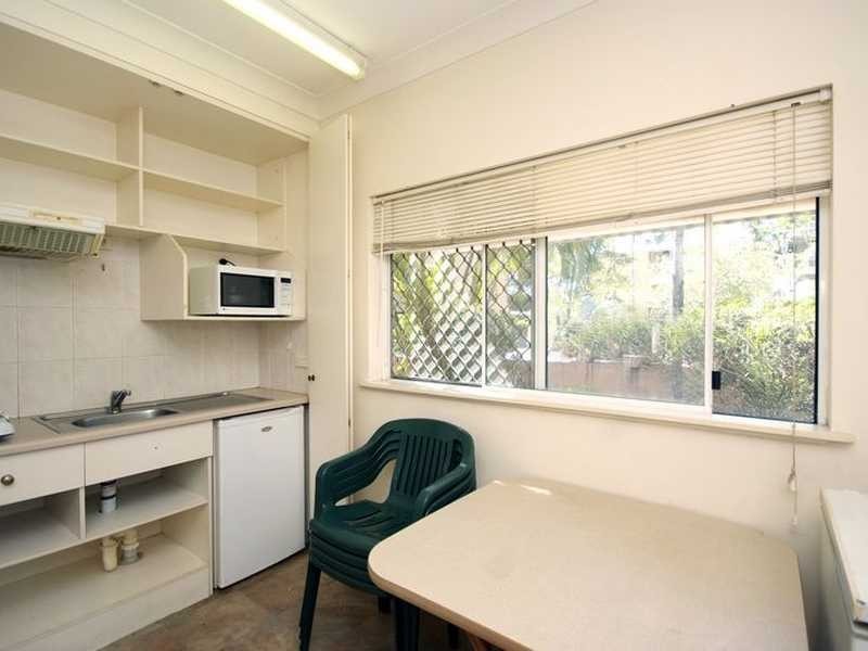 1/4 Chester Court, Manunda QLD 4870