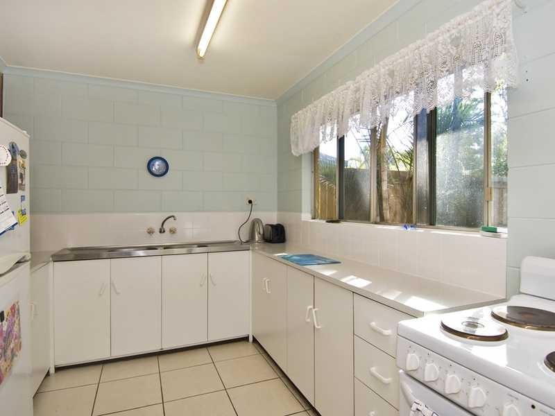 2/10 Cassava Street, Holloways Beach QLD 4878