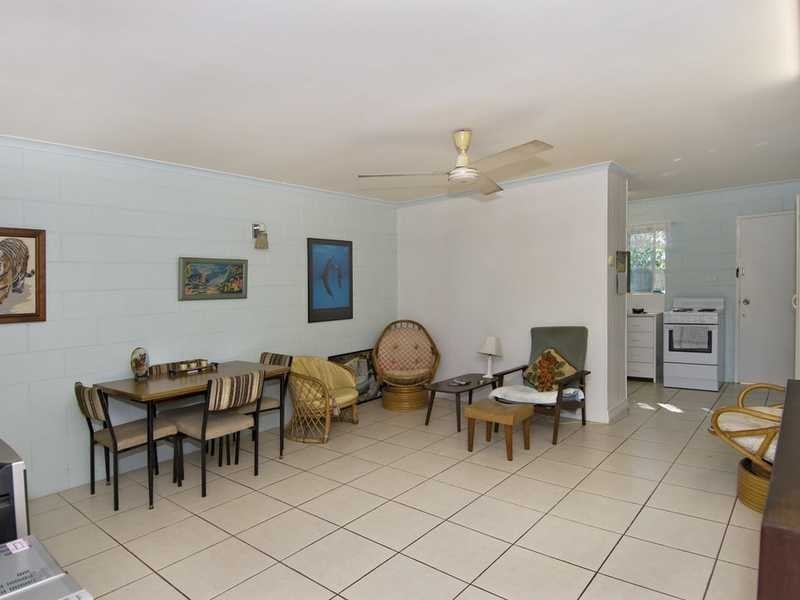 2/10 Cassava Street, Holloways Beach QLD 4878