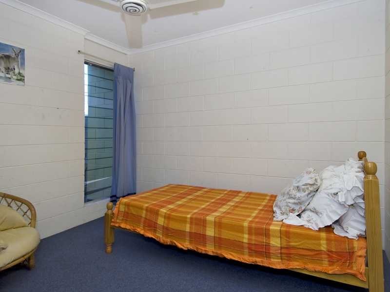 2/10 Cassava Street, Holloways Beach QLD 4878