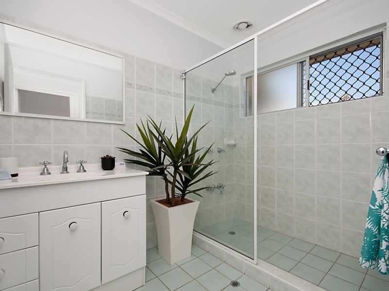 5 Sommerville Cres, Whitfield QLD 4870