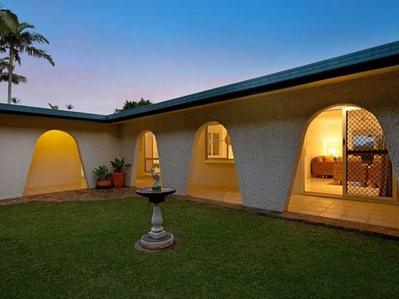 5 Sommerville Cres, Whitfield QLD 4870