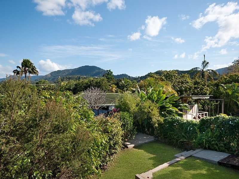 5 Sommerville Cres, Whitfield QLD 4870