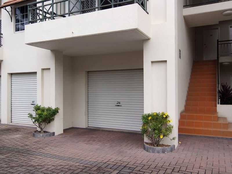 Unit/327 Lake Street, Cairns North QLD 4870