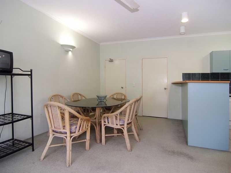 Unit/327 Lake Street, Cairns North QLD 4870