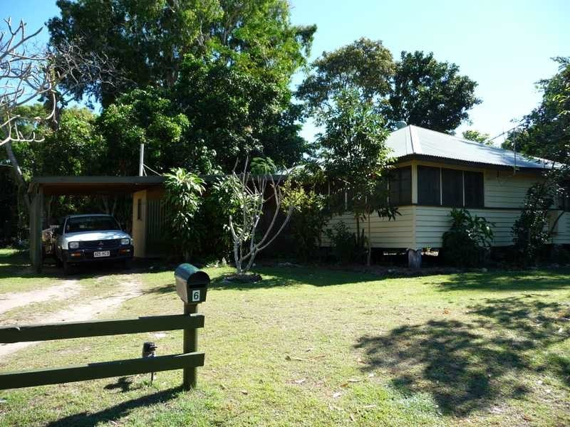6 Arnold Street, Machans Beach QLD 4878