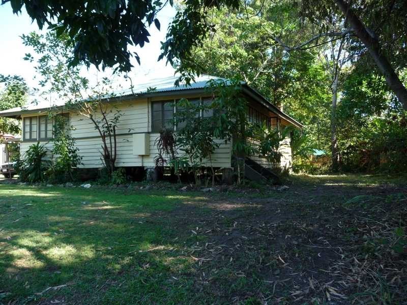 6 Arnold Street, Machans Beach QLD 4878
