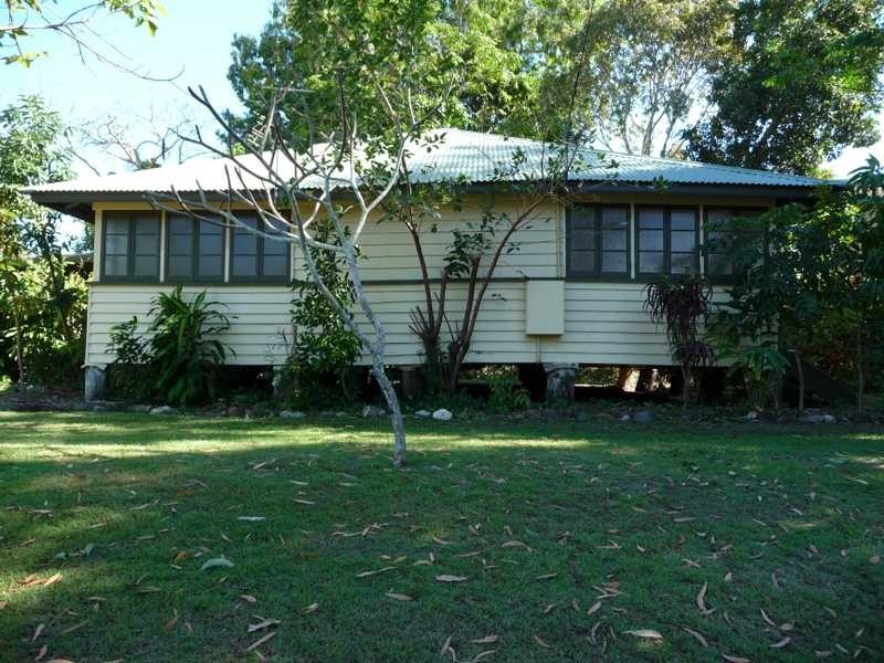 6 Arnold Street, Machans Beach QLD 4878