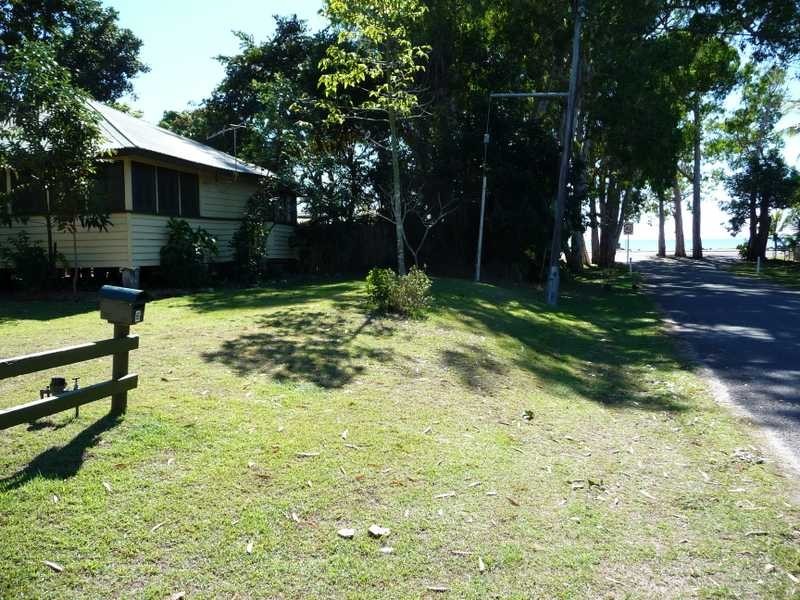 6 Arnold Street, Machans Beach QLD 4878