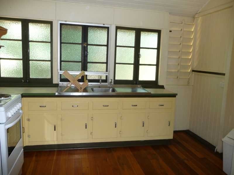 6 Arnold Street, Machans Beach QLD 4878