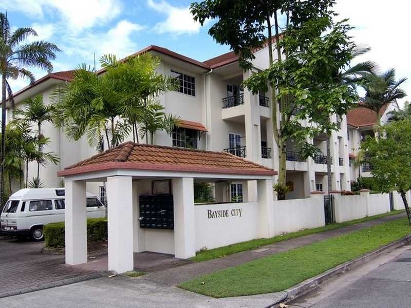 30/327 Lake Street, Cairns North QLD 4870