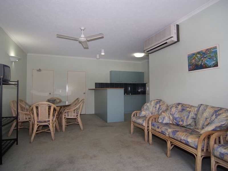 30/327 Lake Street, Cairns North QLD 4870