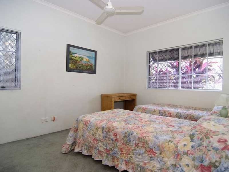 30/327 Lake Street, Cairns North QLD 4870