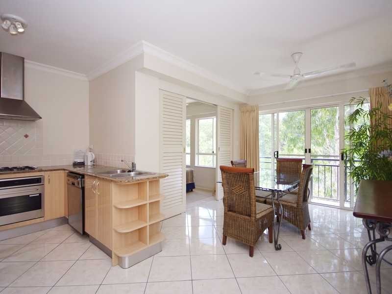 1016/2 Greenslopes Street, Cairns North QLD 4870