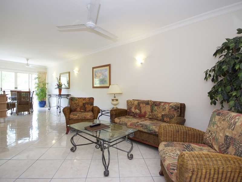 1016/2 Greenslopes Street, Cairns North QLD 4870