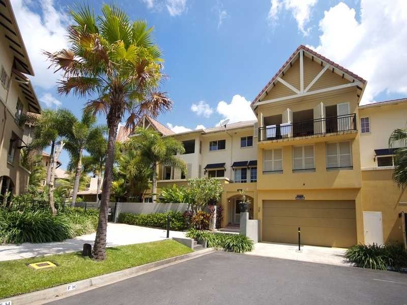 1016/2 Greenslopes Street, Cairns North QLD 4870