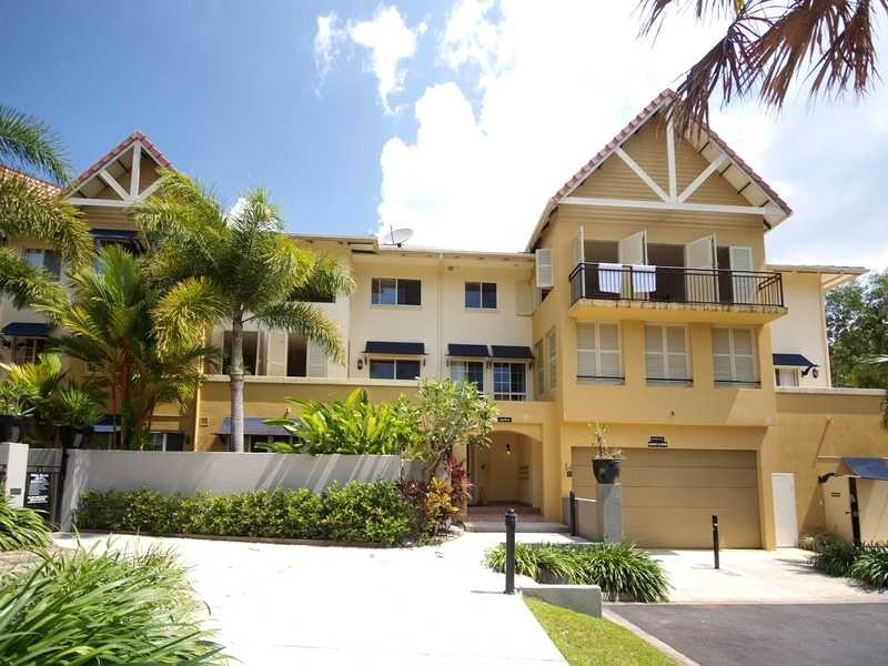 1016/2 Greenslopes Street, Cairns North QLD 4870