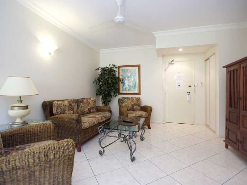 1016/2 Greenslopes Street, Cairns North QLD 4870