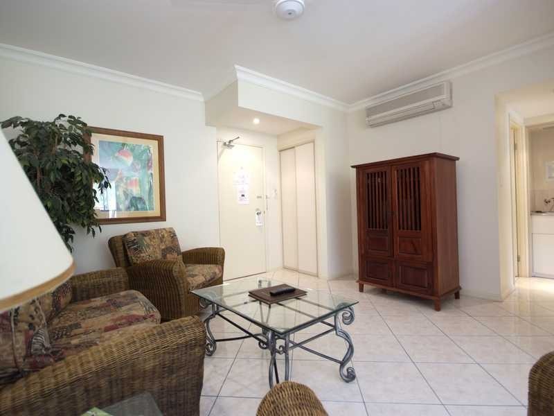 1016/2 Greenslopes Street, Cairns North QLD 4870