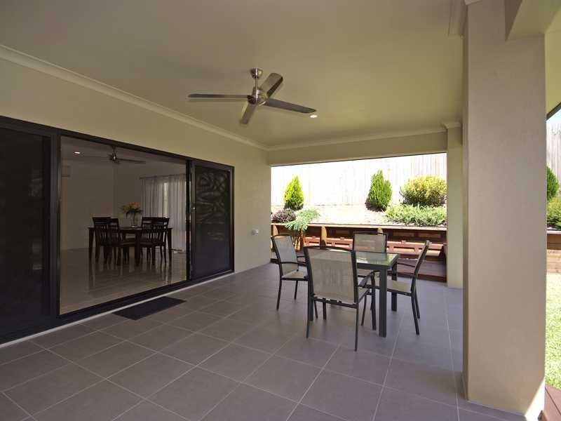 11 Huntley Cres, Redlynch QLD 4870