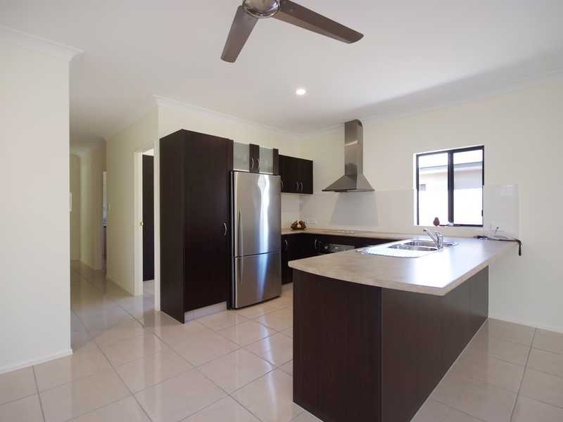 11 Huntley Cres, Redlynch QLD 4870